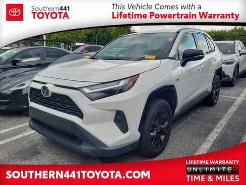 Used 2022 Toyota RAV4 XLE w/ Convenience Package FWD image 1