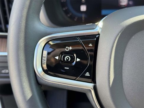 Certified 2023 Volvo XC60 B5 Plus image 19