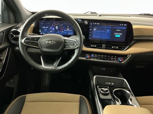 Used 2025 Chevrolet Equinox ACTIV w/ Safety and Technology Package FWD image 9