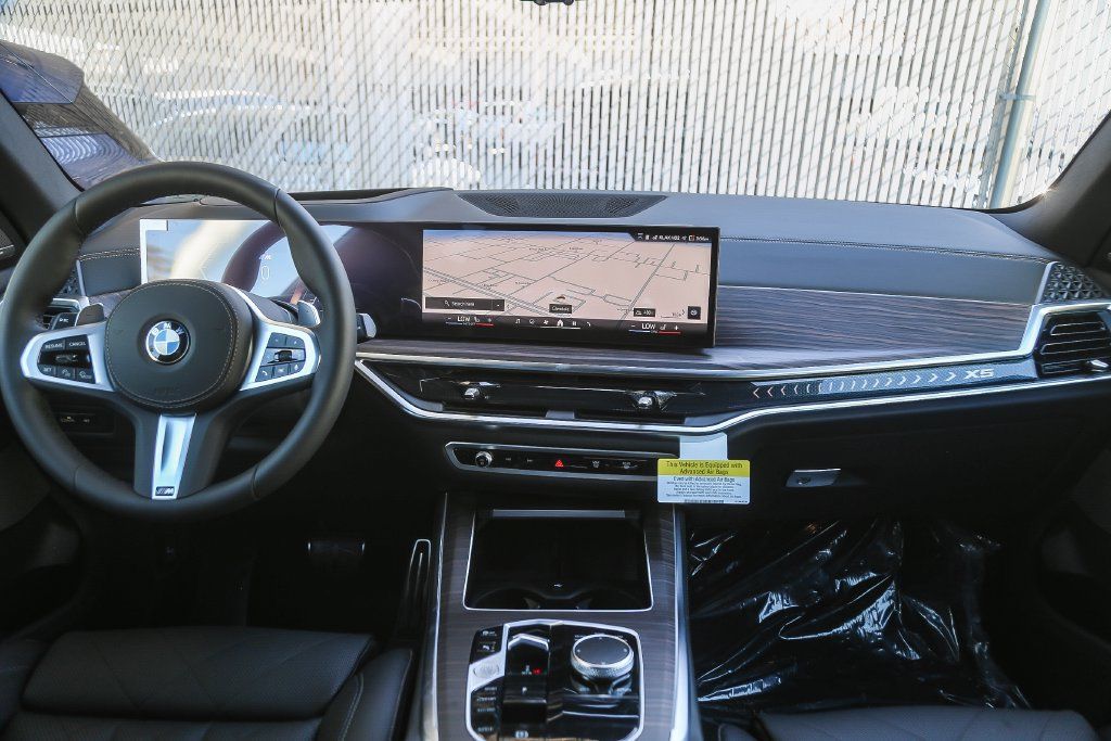 Used 2026 BMW X5 sDrive40i w/ M Sport Package RWD image 9