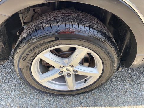 Used 2016 Ford Explorer XLT w/ Equipment Group 202A AWD/4WD image 32