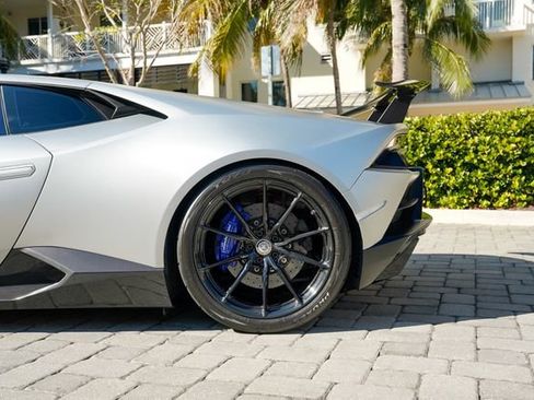 Used 2020 Lamborghini Huracan EVO image 15