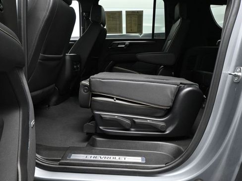Used 2025 Chevrolet Suburban Premier image 33