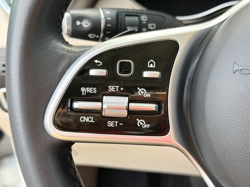 Used 2022 Mercedes-Benz GLC 300 image 22