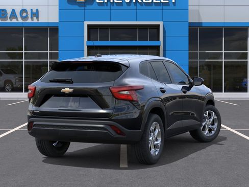 New 2026 Chevrolet Trax LS w/ LS Convenience Package FWD image 4