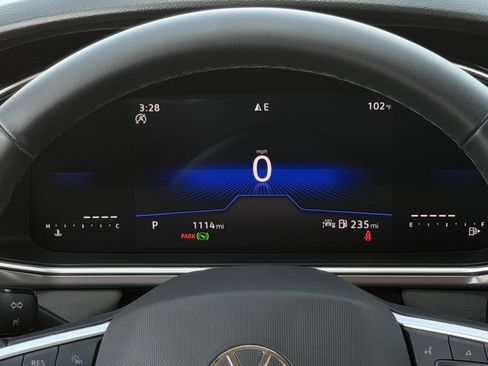 New 2026 Volkswagen Taos SE FWD image 17
