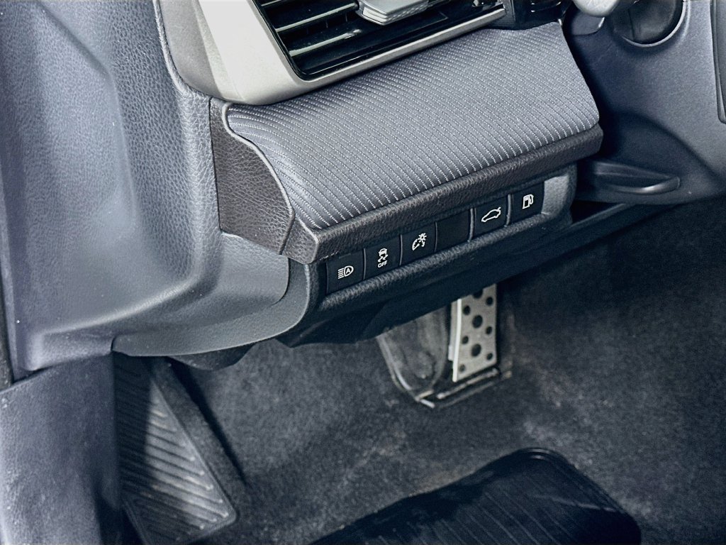 Certified 2025 Toyota Camry SE FWD image 10
