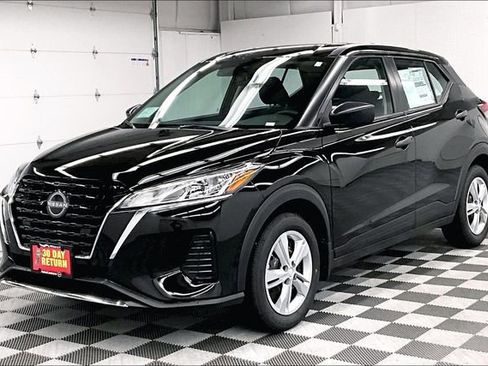 New 2025 Nissan Kicks Play S image 3