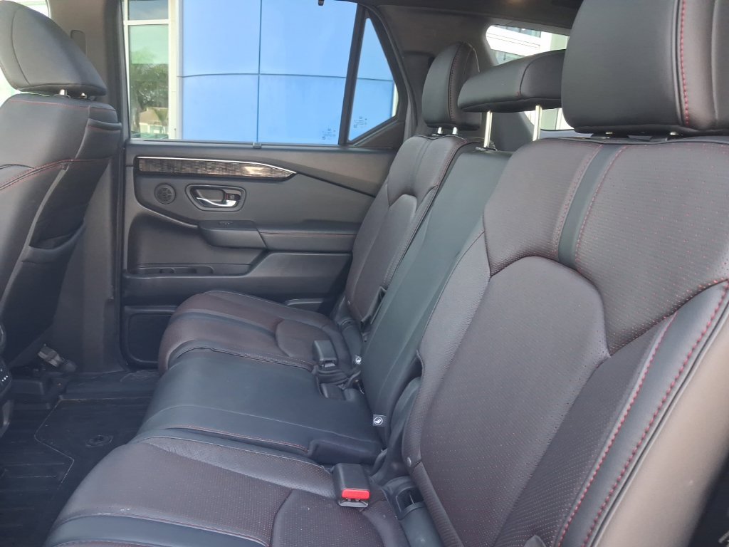 Used 2025 Honda Pilot Black Edition image 25