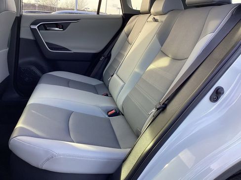 Used 2019 Toyota RAV4 Limited image 17