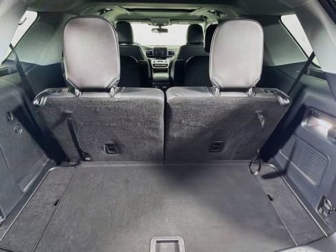 Used 2023 Ford Explorer XLT w/ Equipment Group 202A AWD/4WD image 34