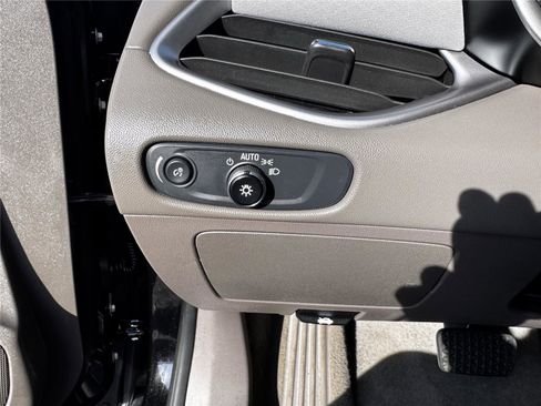 Used 2025 Chevrolet Malibu LT FWD image 17