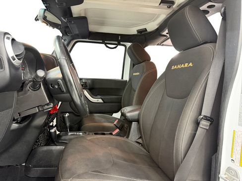 Used 2015 Jeep Wrangler Unlimited Sahara w/ Connectivity Group AWD/4WD image 10