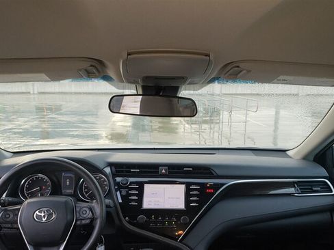 Used 2018 Toyota Camry LE FWD image 19