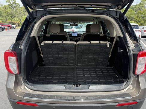 Used 2021 Ford Explorer Limited w/ Equipment Group 301A RWD image 13