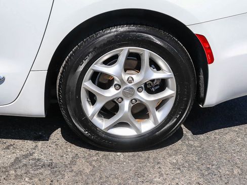 Used 2019 Chrysler Pacifica Limited FWD image 13