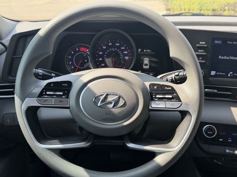 Used 2023 Hyundai Elantra SEL FWD image 10