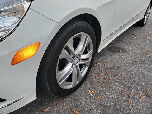 Used 2011 Mercedes-Benz E 350 E 350 Luxury 4MATIC AWD 4dr Se image 23