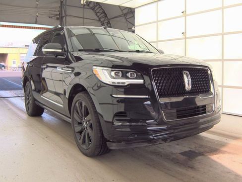Used 2024 Lincoln Navigator Reserve w/ Equipment Group 201A image 3