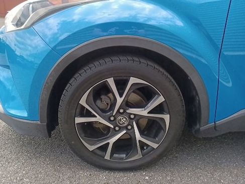 Used 2019 Toyota C-HR XLE FWD image 10