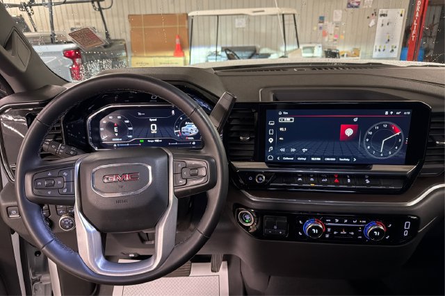 Used 2023 GMC Sierra 1500 SLT w/ X31 Off-Road Package AWD/4WD image 12