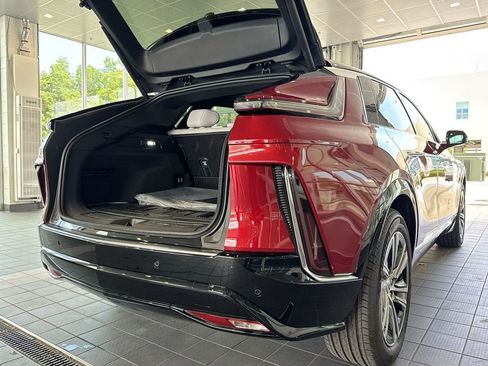 New 2025 Cadillac Lyriq Luxury AWD/4WD image 24