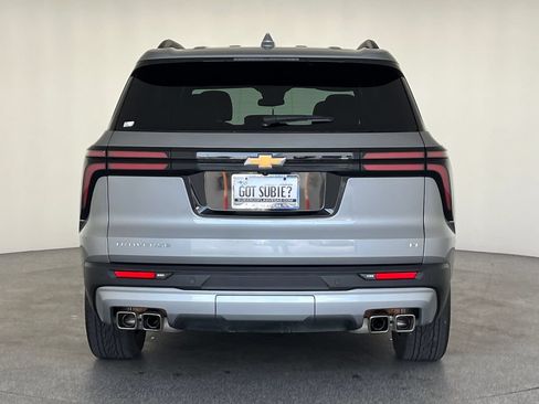 Used 2024 Chevrolet Traverse LT w/ Enhanced Driving Package FWD image 5