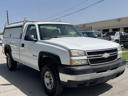 Used 2006 Chevrolet Silverado 2500 W/T RWD image 4