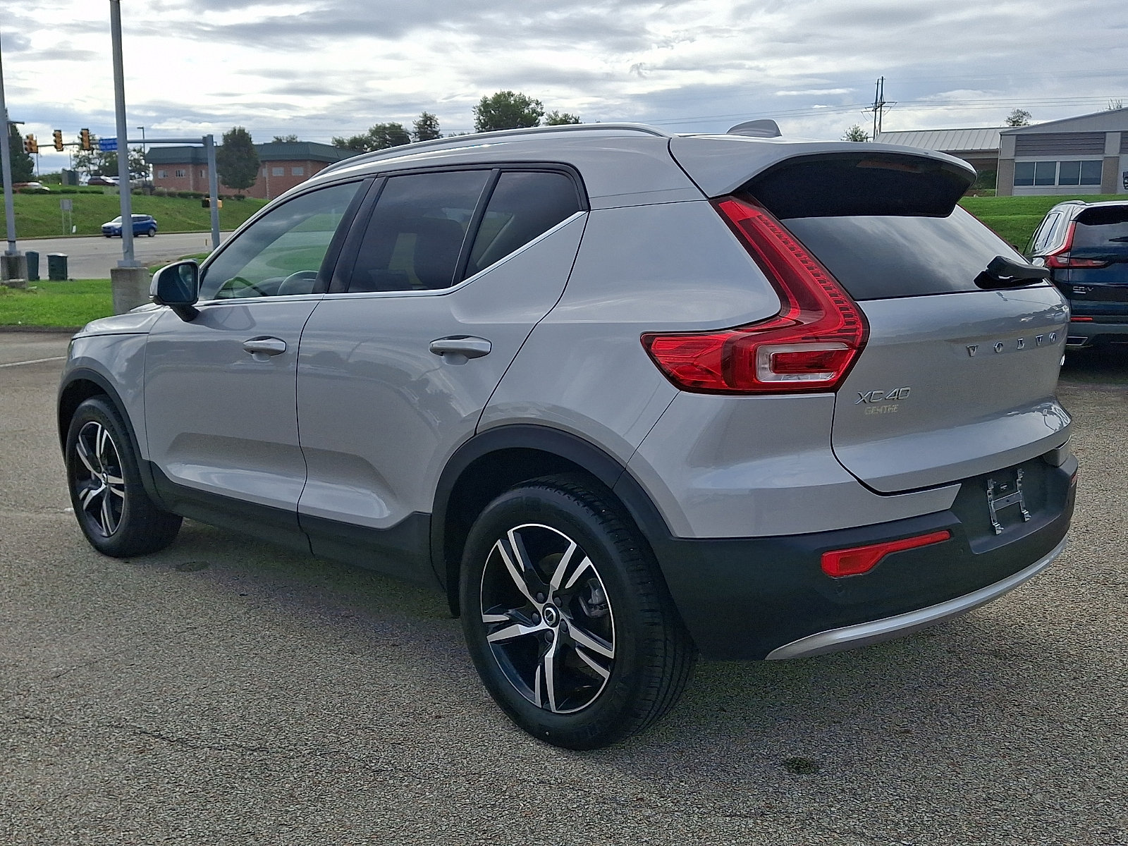 Used 2025 Volvo XC40 B5 Core AWD/4WD image 4