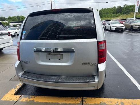 Used 2010 Dodge Grand Caravan SXT FWD image 7