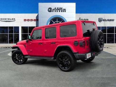 Used 2025 Jeep Wrangler Unlimited Sahara AWD/4WD image 9