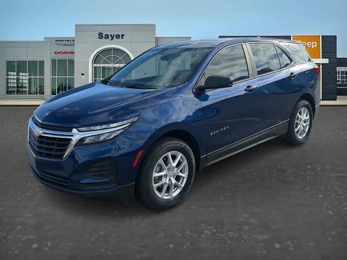 Used 2022 Chevrolet Equinox LS AWD/4WD image 3