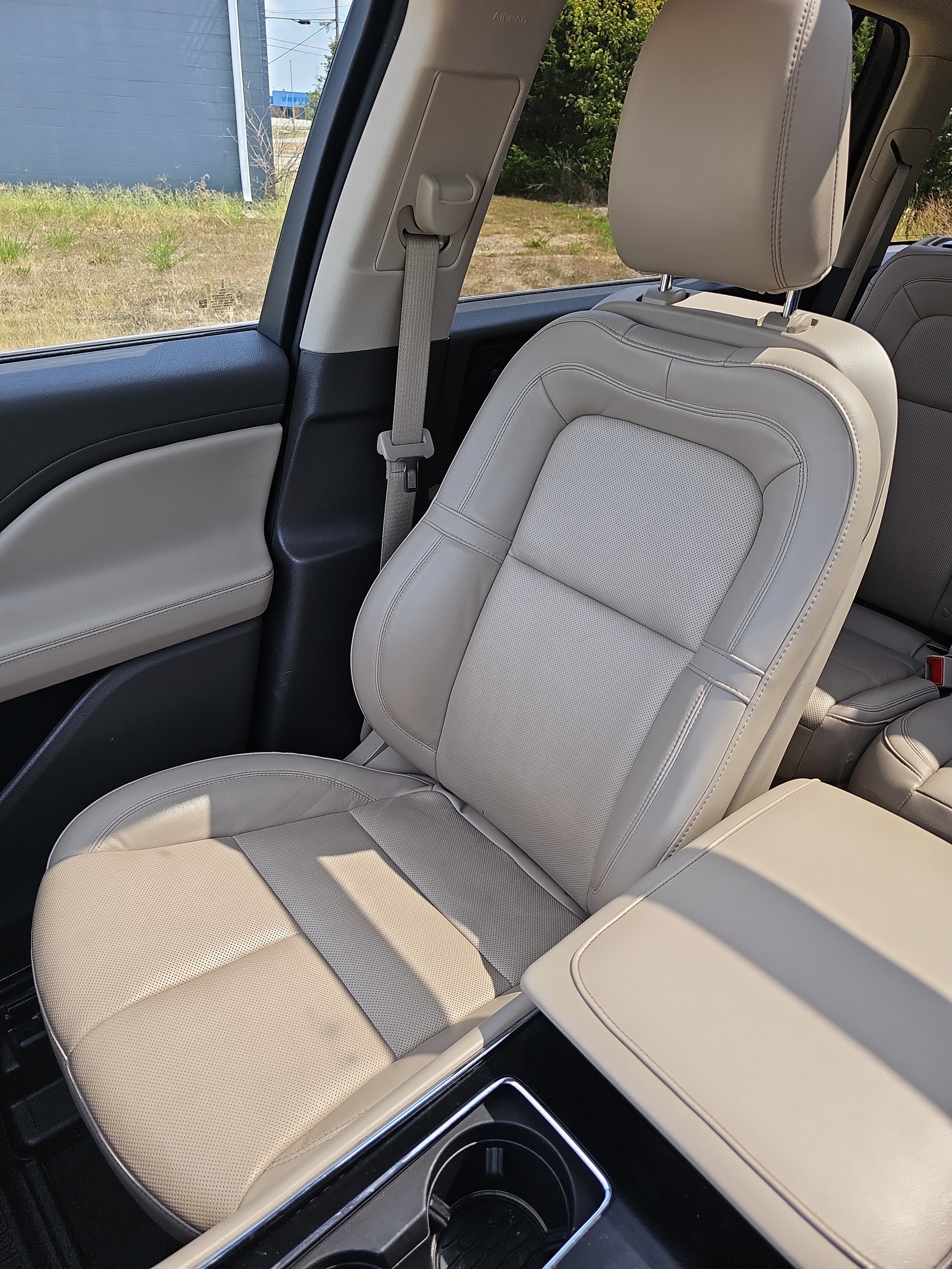 Used 2022 Lincoln Aviator Reserve w/ Class IV Trailer Tow Package RWD image 35