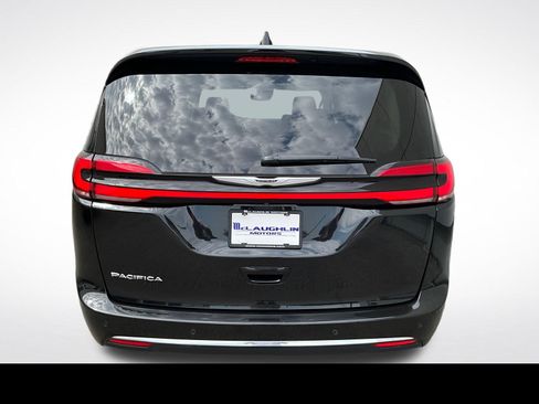 Used 2023 Chrysler Pacifica Touring-L FWD image 12