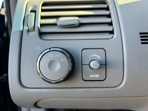 Used 2009 Buick Lucerne CX FWD image 18