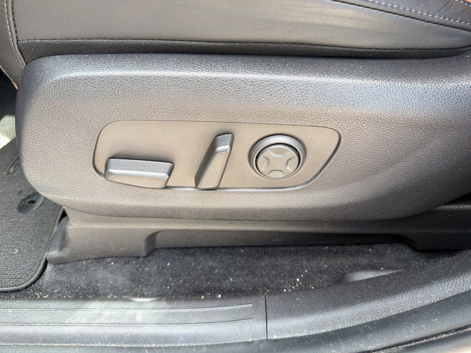 Used 2024 Kia Carnival SX FWD image 27