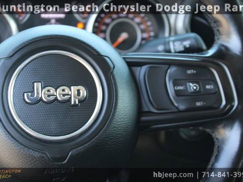Used 2021 Jeep Gladiator Willys image 20