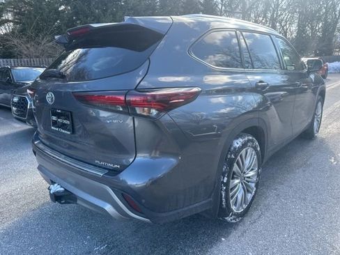 Used 2025 Toyota Highlander Platinum image 6