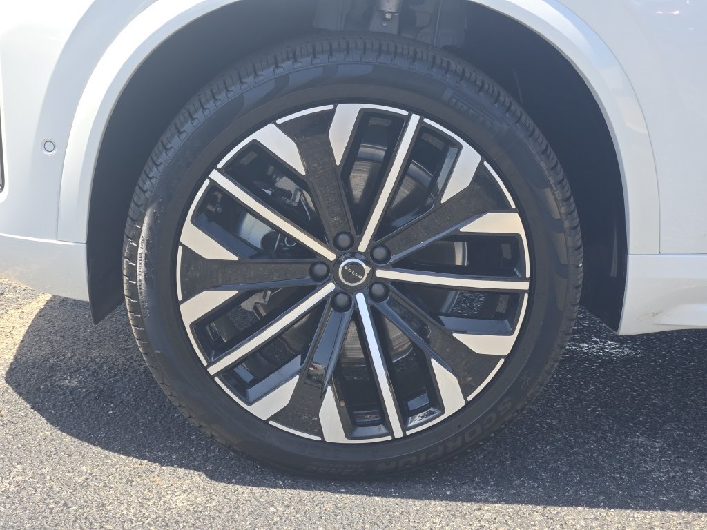 Used 2026 Volvo XC90 B6 Ultra w/ Protection Package AWD/4WD image 12