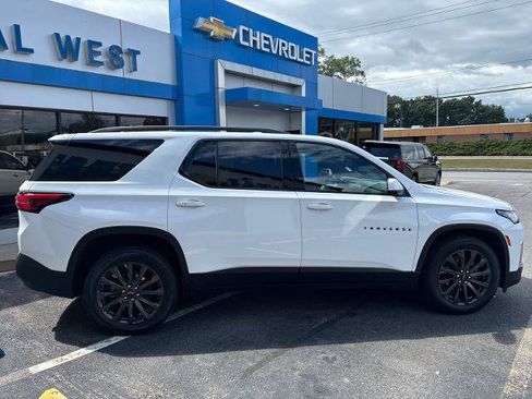 Used 2023 Chevrolet Traverse RS AWD/4WD image 3