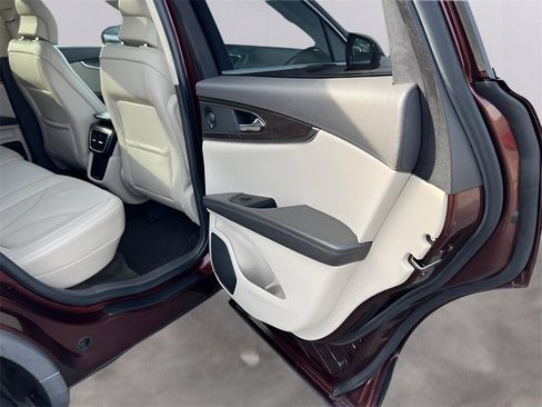 Used 2016 Lincoln MKX Reserve w/ Technology Package image 17