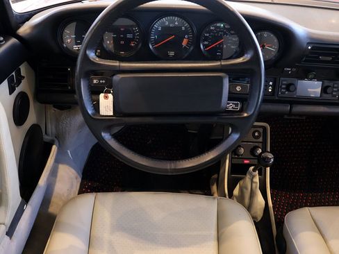 Used 1988 Porsche 911 Carrera image 6