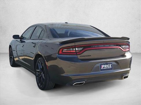 Used 2022 Dodge Charger SXT w/ Blacktop Package image 5