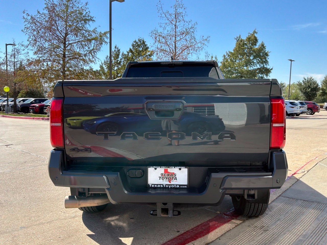 Used 2024 Toyota Tacoma TRD Sport w/ TRD Sport Premium Package AWD/4WD image 7
