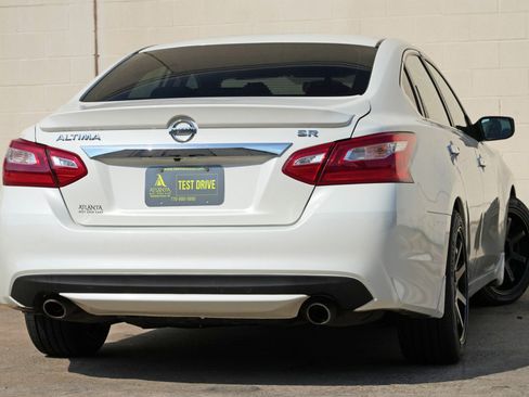 Used 2016 Nissan Altima 2.5 SR w/ LED Appearance Package FWD image 4