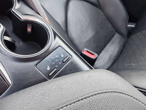 Used 2018 Toyota Camry XSE FWD image 10