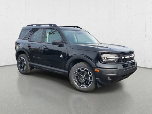 Used 2025 Ford Bronco Sport Outer Banks AWD/4WD image 2