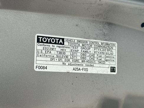 Used 2023 Toyota RAV4 Limited AWD/4WD image 28