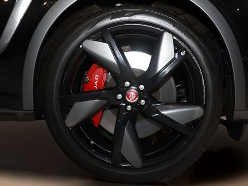 Used 2021 Jaguar F-PACE SVR image 27