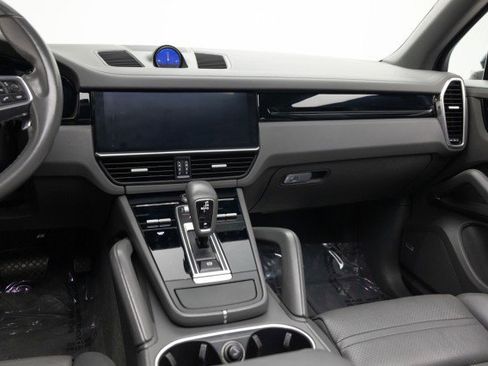 Used 2019 Porsche Cayenne image 12